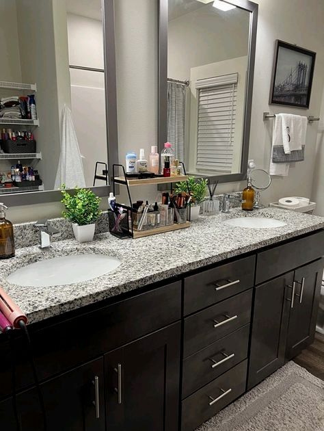 Mix and Match with a Two-Tone Countertop